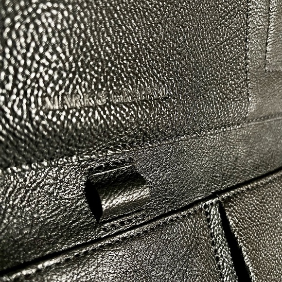 Mark & Graham pebble grain leather sleeve with many compartments - Picture 10 of 16